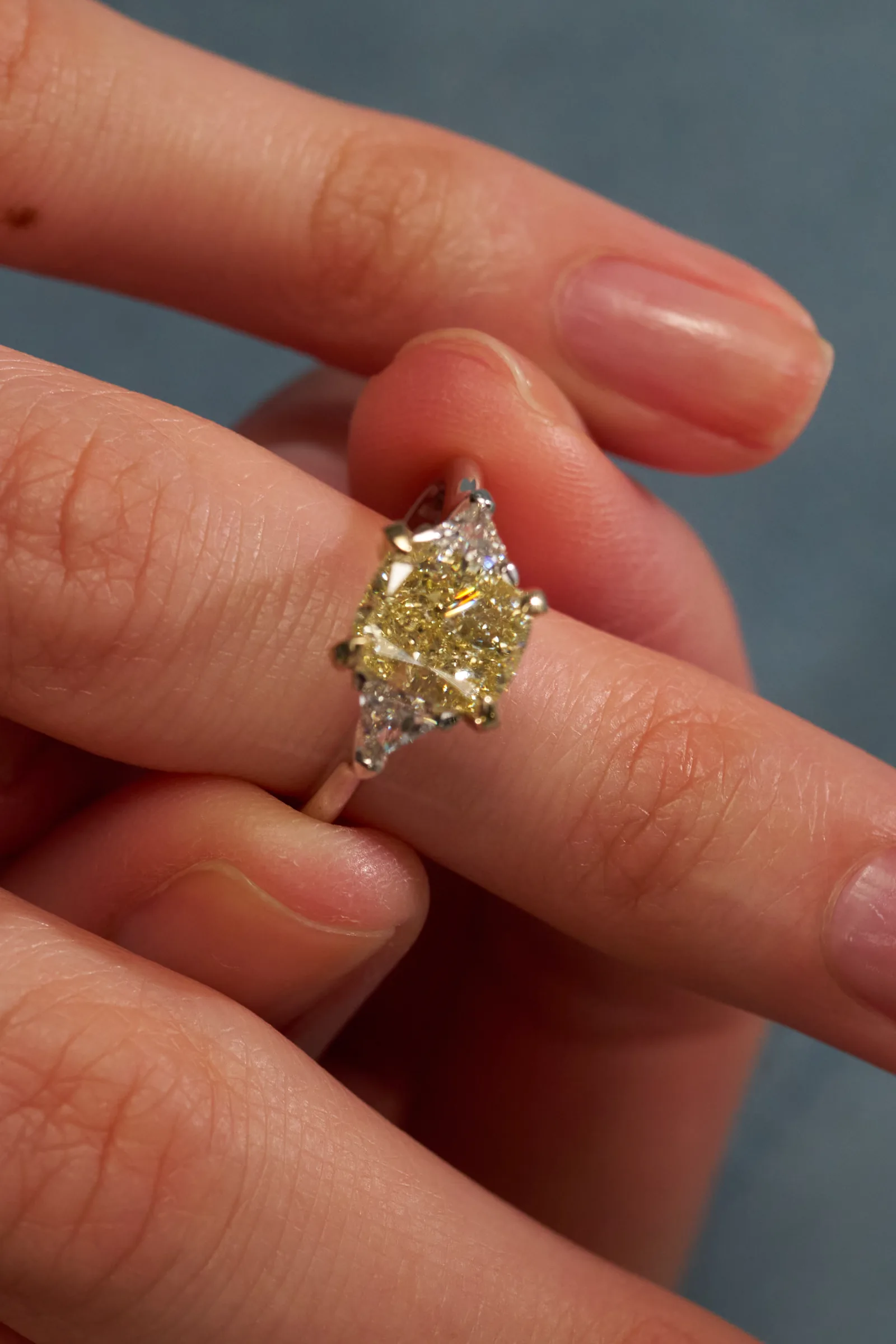 Ring 2.01 ct. Yellow diamond 2.01 ct. Colour Y-Z, clarity VS2 — 8