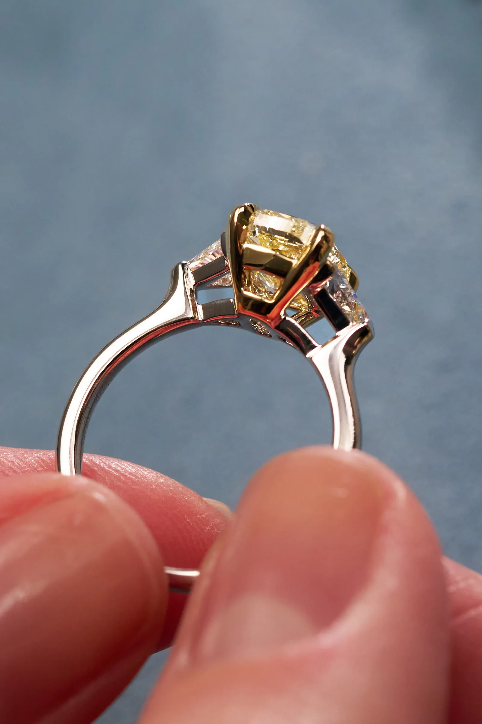 Ring 2.01 ct. Yellow diamond 2.01 ct. Colour Y-Z, clarity VS2 — 7