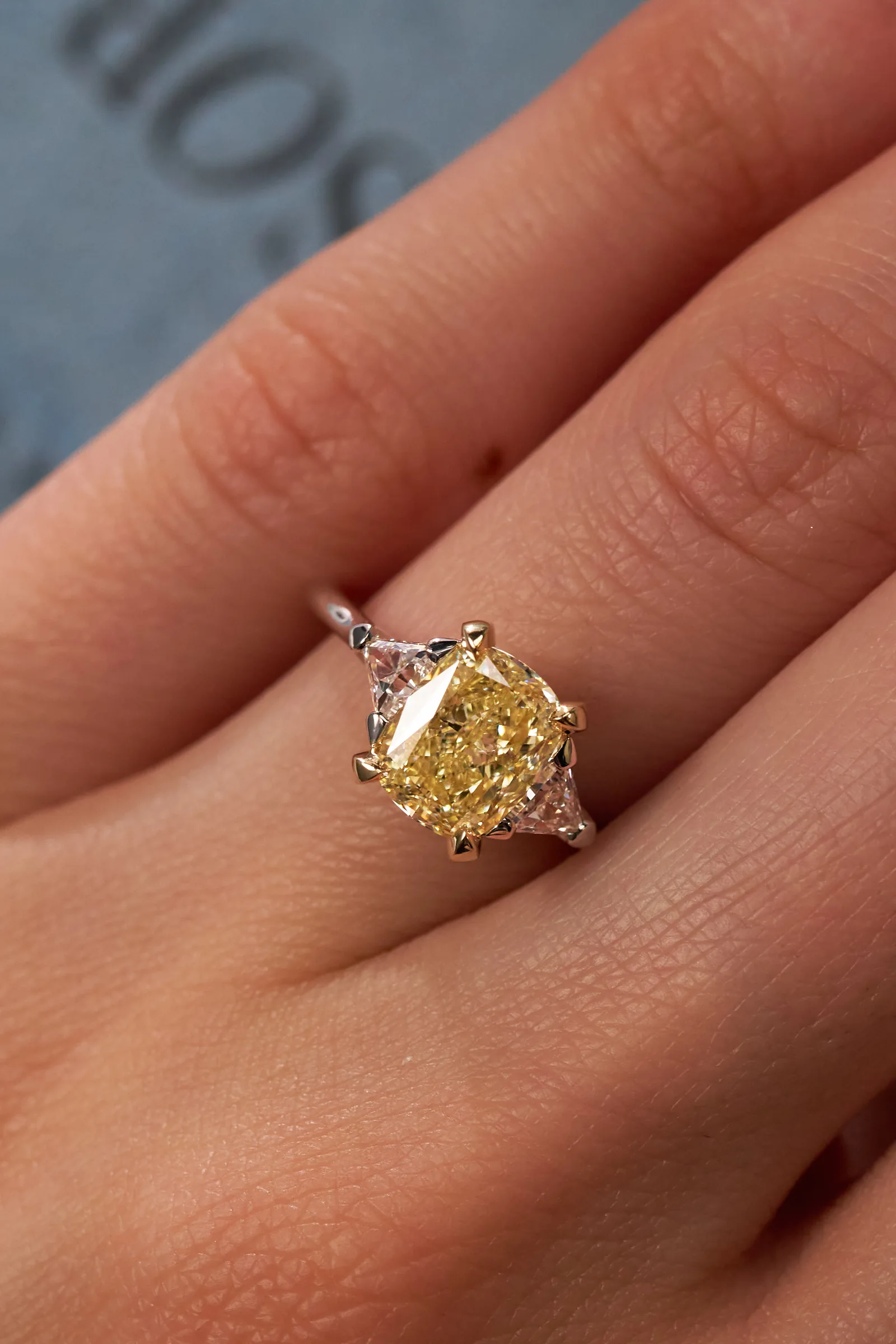 Ring 2.01 ct. Yellow diamond 2.01 ct. Colour Y-Z, clarity VS2 — 4