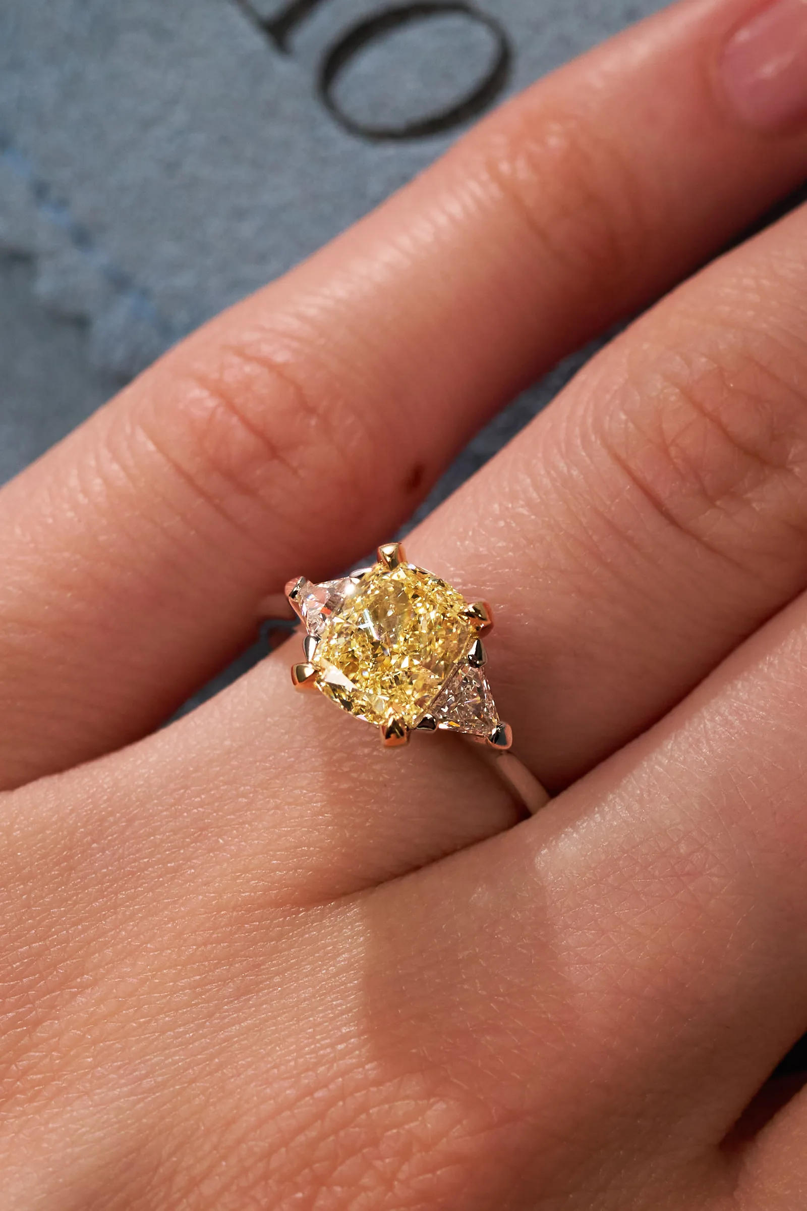 Ring 2.01 ct. Yellow diamond 2.01 ct. Colour Y-Z, clarity VS2 — 3