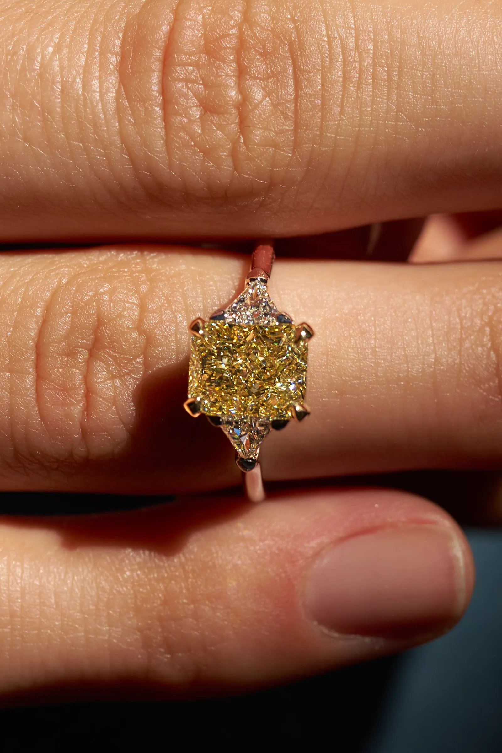 Ring 2.01 ct. Yellow diamond 2.01 ct. Colour W-X, clarity VS1 — 3