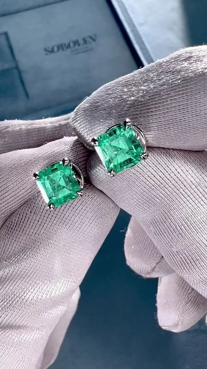Stud earrings 1.35 + 1.33 ct. Emeralds 1.35 + 1.33 ct. Colour 5, Г2 (Russian grading)