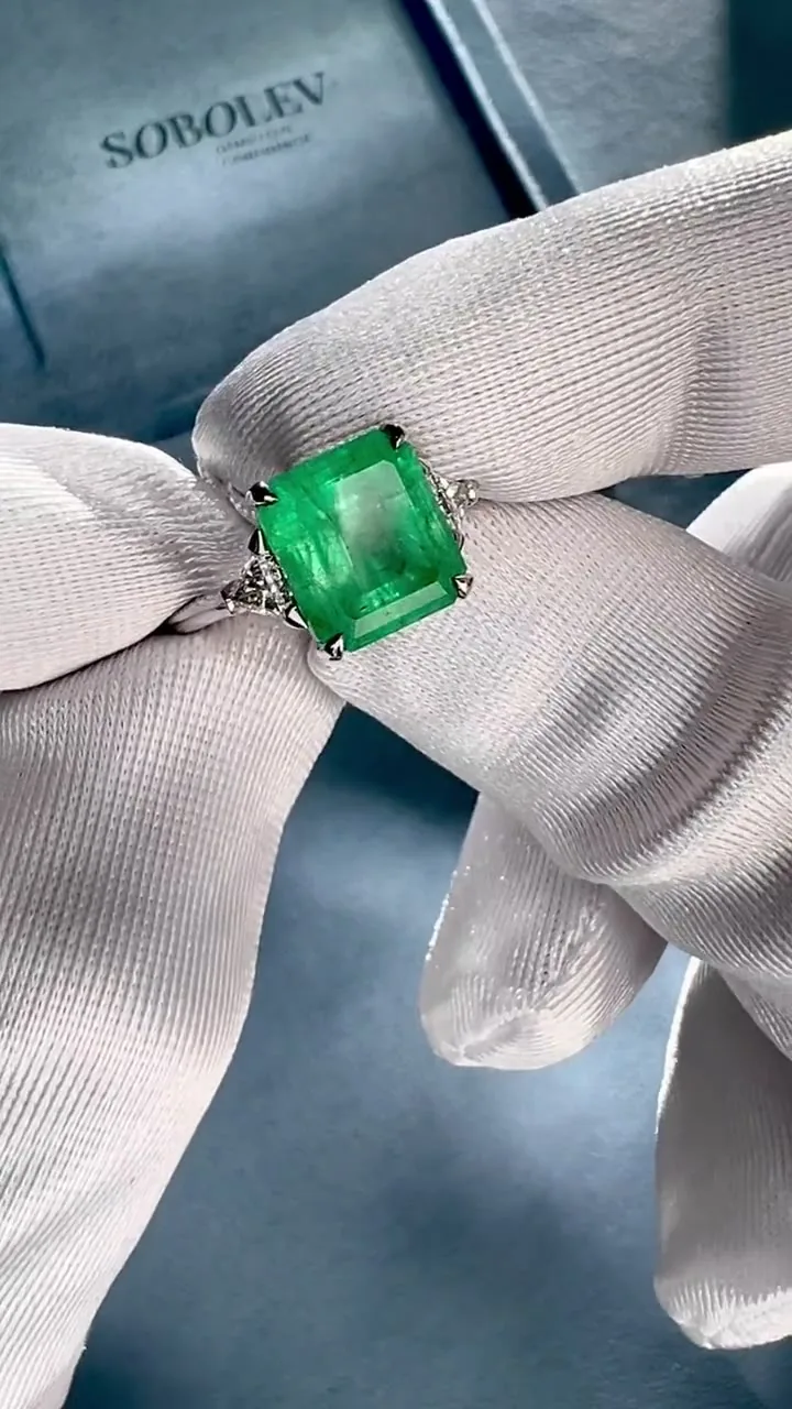 Ring 3.62 ct. Emerald 3.62 ct. Colour 5, Г3 (Russian grading)
