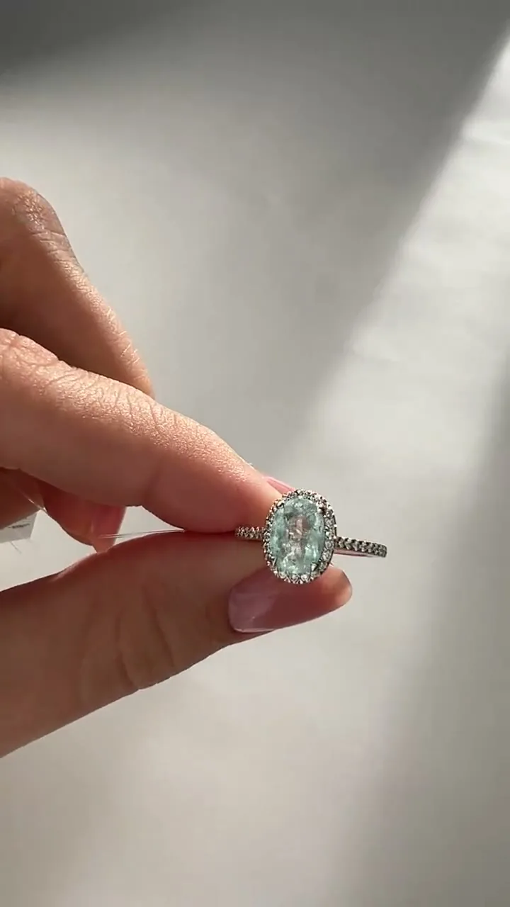Ring 1.41 ct. Paraíba tourmaline 1.41 ct. Side diamonds 0.25 ct