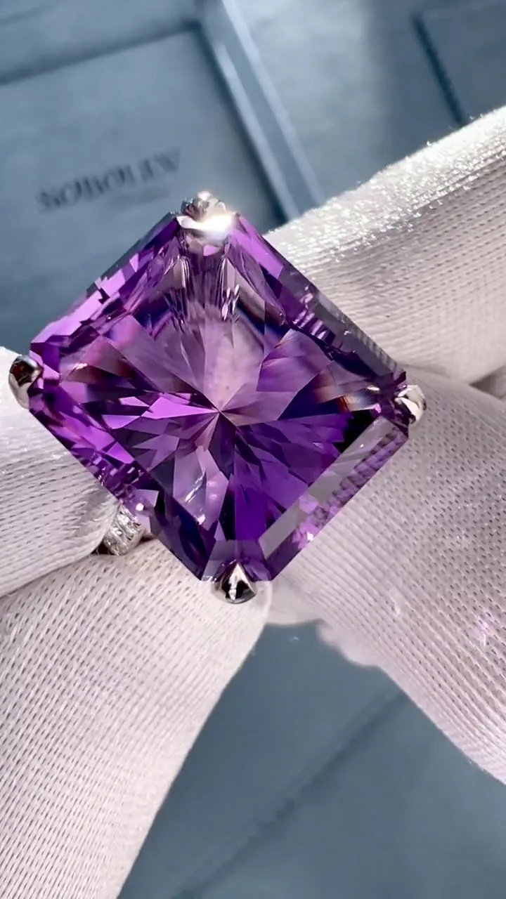 Ring 16.85 ct. Аметист 16.85 ct. Side diamonds 0.33 ct