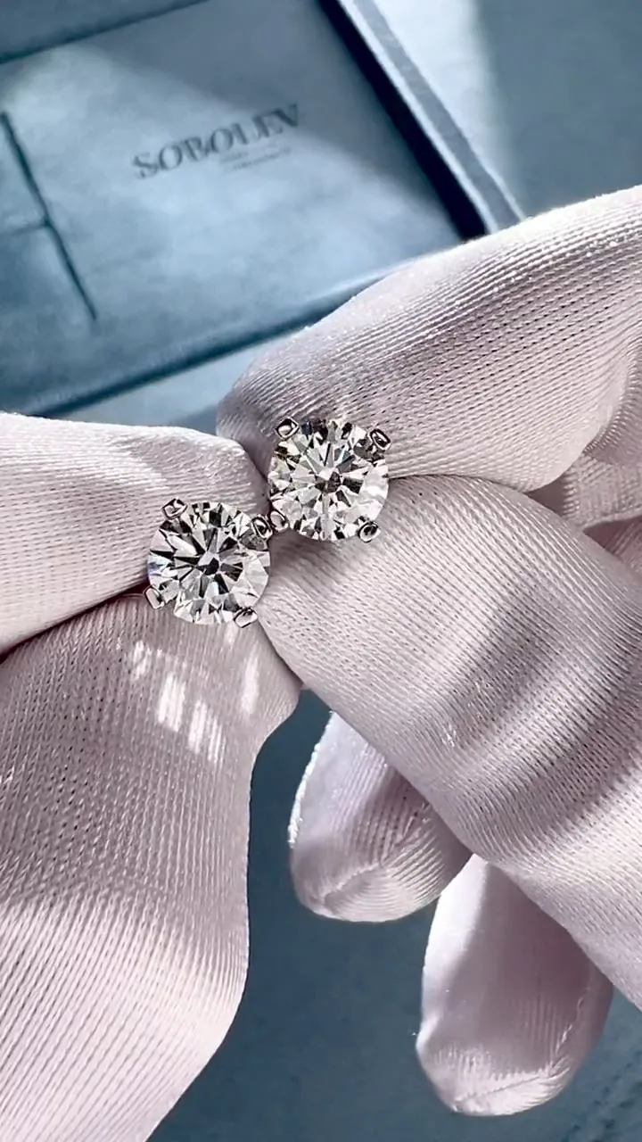 Stud earrings 1.15 + 1.11 ct. White diamonds 1.15 + 1.11 ct. Colour K, clarity VS2
