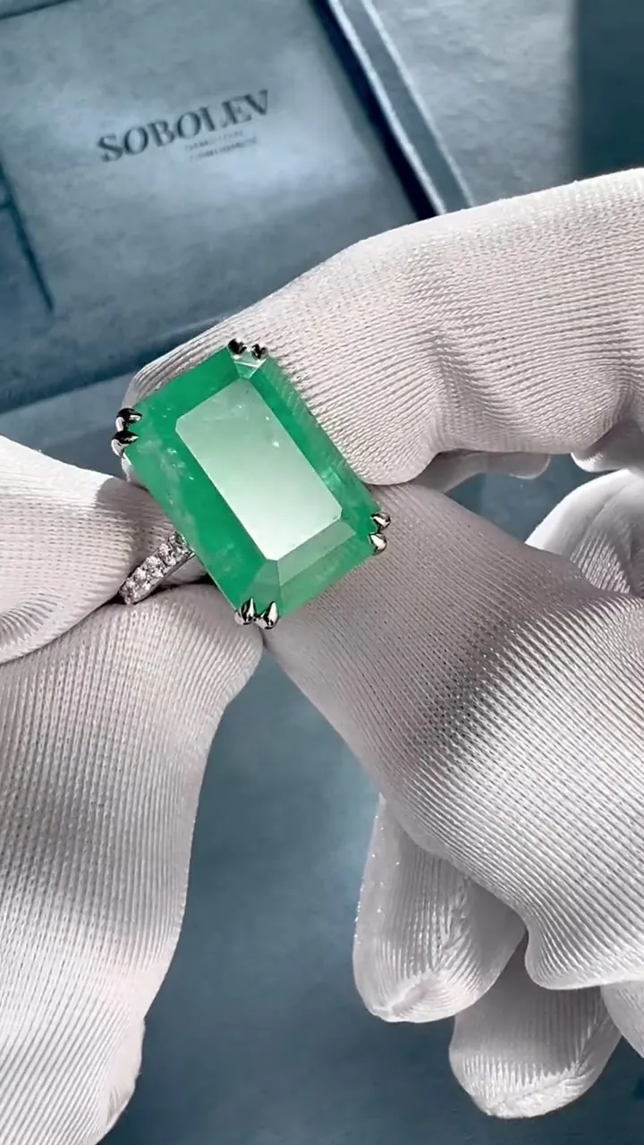 Ring 13.51 ct. Emerald 13.51 ct. Colour 5, Г3 (Russian grading)