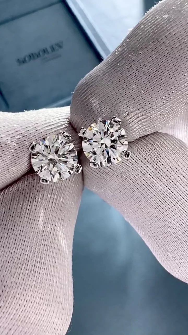 Stud earrings 1.05 + 1.04 ct. White diamonds 1.05 + 1.04 ct. Colour I, clarity VS1 / VVS2