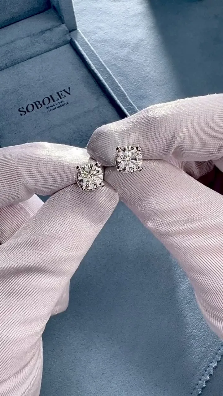 Stud earrings 1.51 + 1.50 ct. White diamonds 1.51 + 1.50 ct. Colour K, clarity VS2