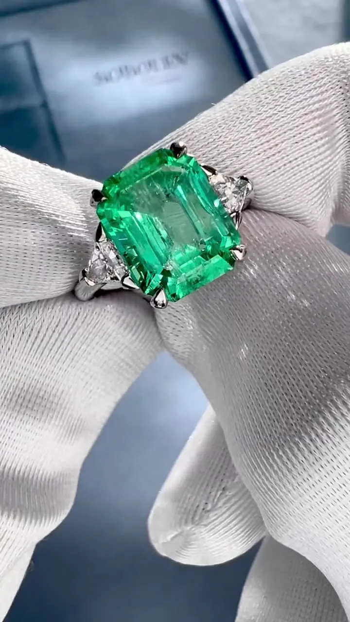 Ring 3.39 ct. Emerald 3.39 ct. Colour 4, Г3 (Russian grading)