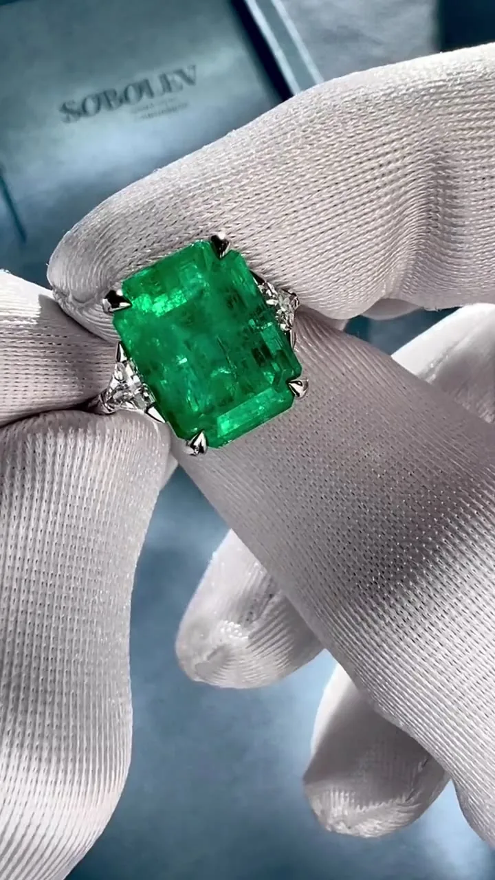 Ring 5.43 ct. Emerald 5.43 ct. Colour 3, Г3 (Russian grading)