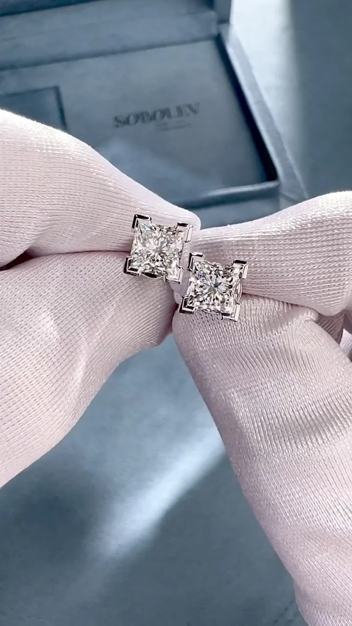 Stud earrings 1.01 + 1.00 ct. White diamonds 1.01 + 1.00 ct. Colour I, clarity VS1