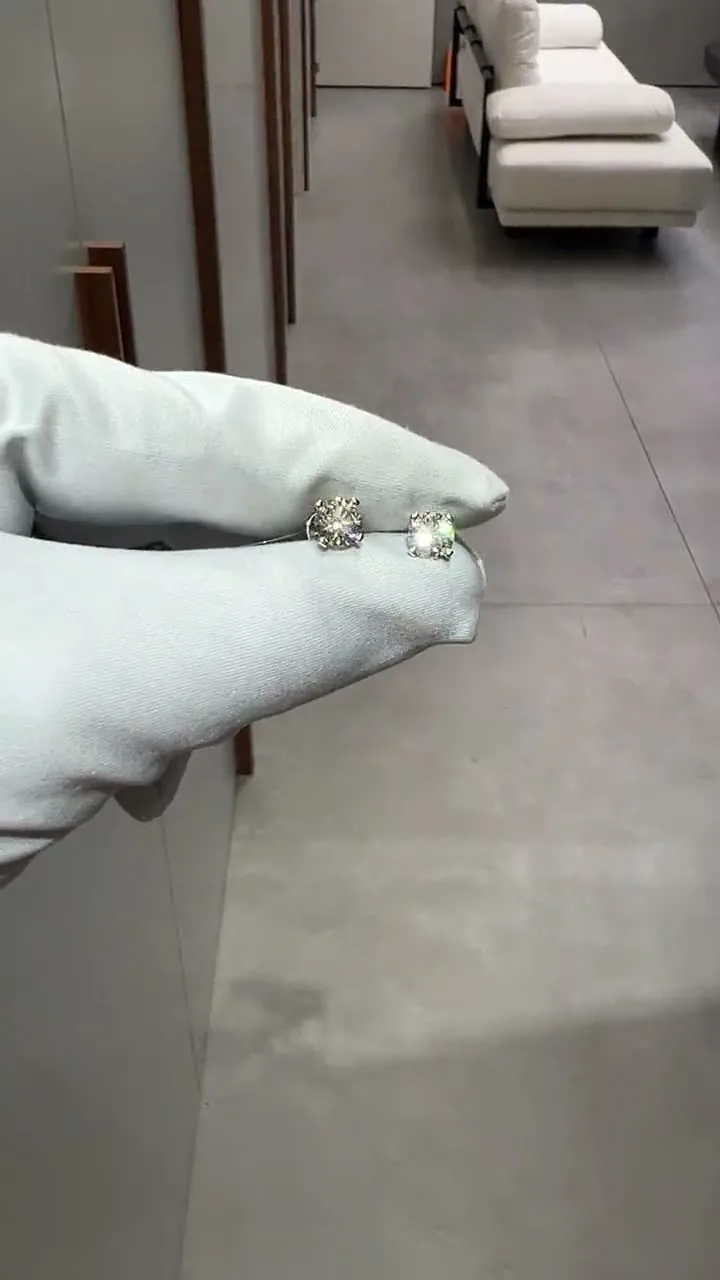 Stud earrings 1.09 + 1.08 ct. White diamonds 1.09 + 1.08 ct. Colour E, clarity VS1