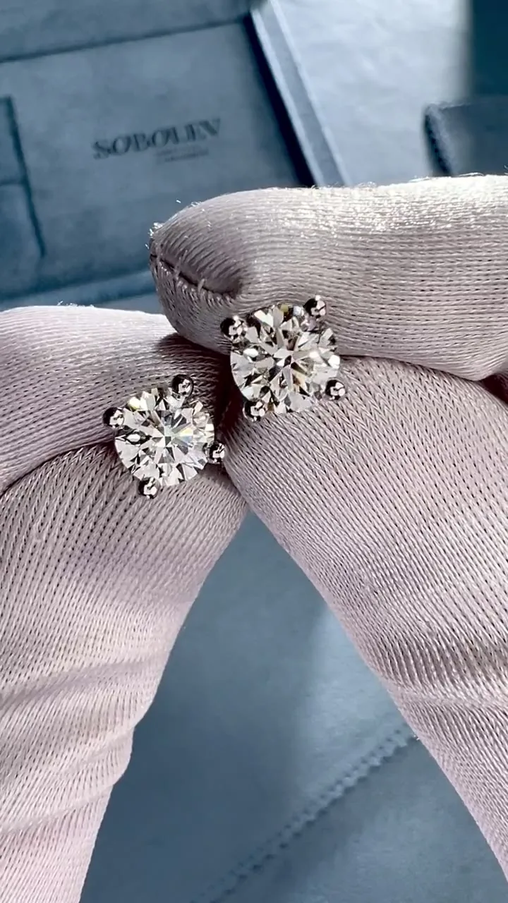 Stud earrings 1.01 + 1.01 ct. White diamonds 1.01 + 1.01 ct. Colour K, clarity VS1 / VS2