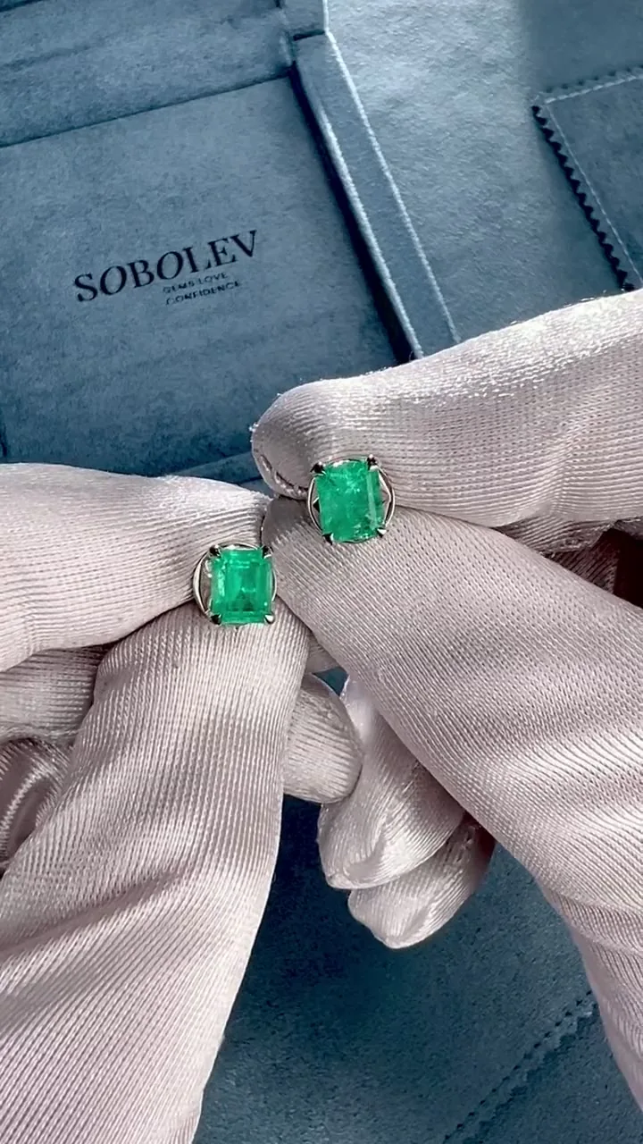 Stud earrings 0.94 + 0.91 ct. Emeralds 0.94 + 0.91 ct. Colour 4, Г3 (Russian grading)