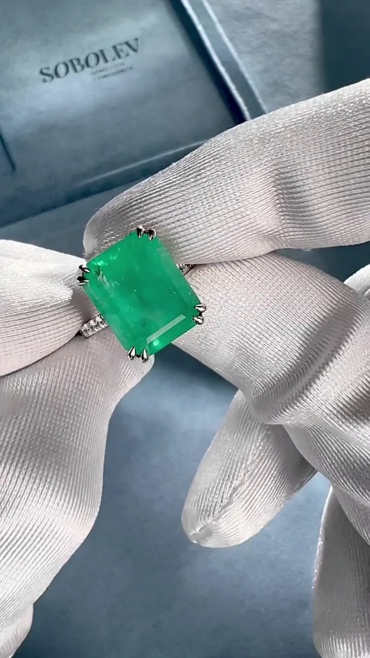 Ring 7.52 ct. Emerald 7.52 ct. Colour 5, Г3 (Russian grading)